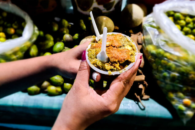 Dhaka street food tour, Must-try street foods in Dhaka, Dhaka food tour, Street food in Dhaka, Bangladeshi street food,